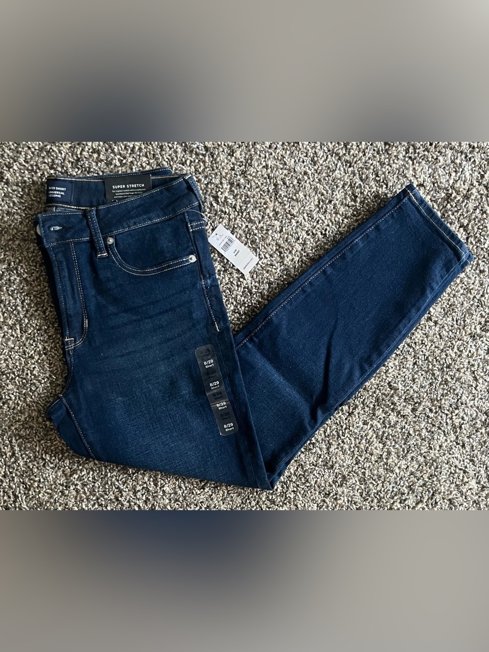NWT GAP Denim Universal Legging
Jeans Sz 8 / 29 Short